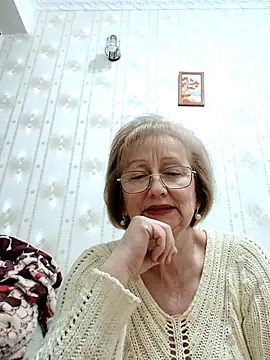 Snapshot of AlikaSwan5821 chatting on December 15, 8:13 pm AlikaSwan5821 online show from December 15, 8:13 pm