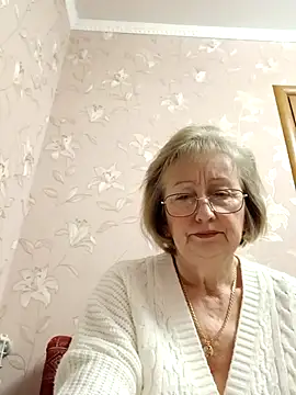 Snapshot of AlikaSwan5821 chatting on December 16, 2:00 pm AlikaSwan5821 online show from December 16, 2:00 pm