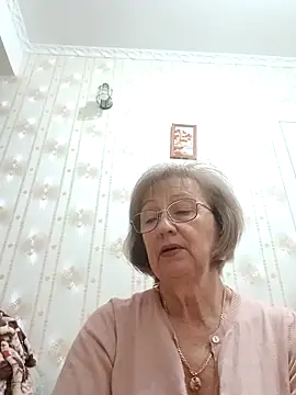 Snapshot of AlikaSwan5821 chatting on December 17, 2:34 pm AlikaSwan5821 online show from December 17, 2:34 pm