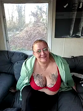 Misspapillon1840 online show from December 3, 8:12 am