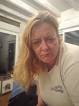 Misspapillon1840 online show from March 12, 1:23 am