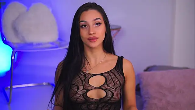 Snapshot of NinaSolenne chatting on December 13, 8:25 pm NinaSolenne online show from December 13, 8:25 pm