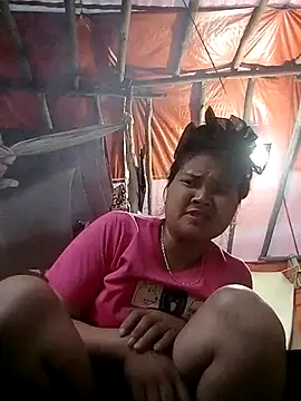 Snapshot of Heulwen-22 chatting on October 6, 10:34 am Heulwen-22 online show from October 6, 10:34 am