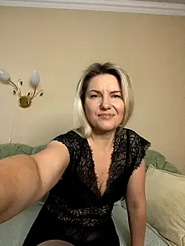 Snapshot of AliceSwan4011 chatting on October 27, 1:26 pm AliceSwan4011 online show from October 27, 1:26 pm