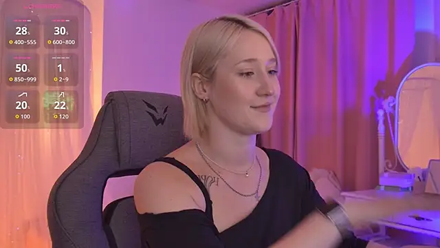 Snapshot of CinBellamy chatting on June 26, 4:50 am CinBellamy online show from June 26, 4:50 am