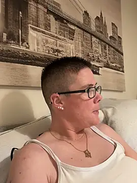 Snapshot of voluptuous-minx chatting on December 16, 4:45 pm voluptuous-minx online show from December 16, 4:45 pm