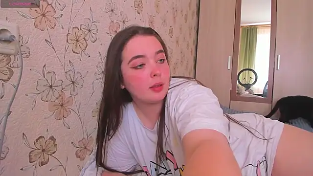Snapshot of Alice_next_door chatting on May 30, 11:18 am Alice next door online show from May 30, 11:18 am