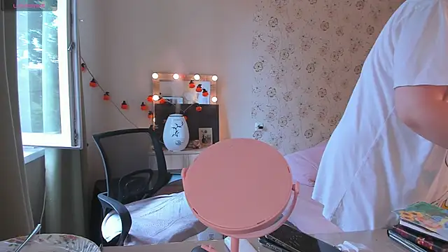 Alice next door online show from July 28, 9:26 am