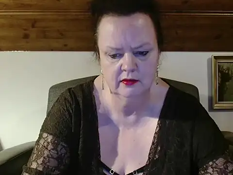 TiffanyMature online show from February 11, 9:09 pm