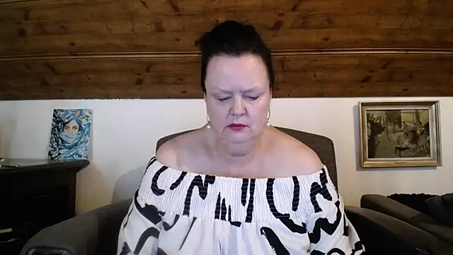 Snapshot of TiffanyMature chatting on June 12, 7:07 am TiffanyMature online show from June 12, 7:07 am