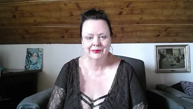 Snapshot of TiffanyMature chatting on June 13, 7:17 am TiffanyMature online show from June 13, 7:17 am