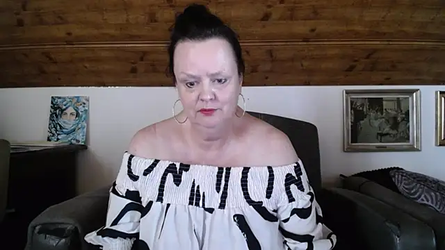 Snapshot of TiffanyMature chatting on July 9, 2:10 pm TiffanyMature online show from July 9, 2:10 pm