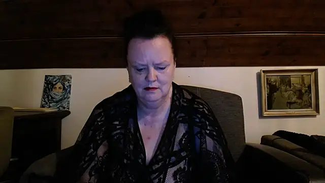 Snapshot of TiffanyMature chatting on July 18, 8:12 pm TiffanyMature online show from July 18, 8:12 pm