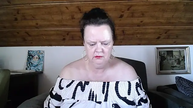 Snapshot of TiffanyMature chatting on July 22, 6:16 am TiffanyMature online show from July 22, 6:16 am