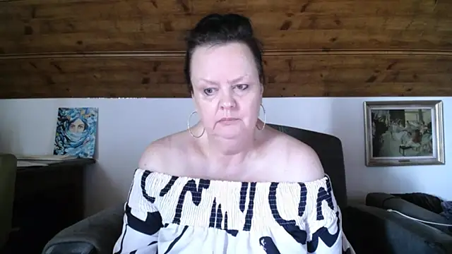 Snapshot of TiffanyMature chatting on July 24, 9:07 am TiffanyMature online show from July 24, 9:07 am