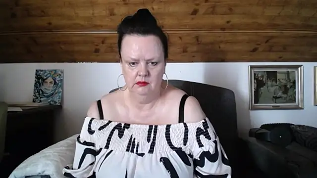 Snapshot of TiffanyMature chatting on July 30, 8:24 am TiffanyMature online show from July 30, 8:24 am