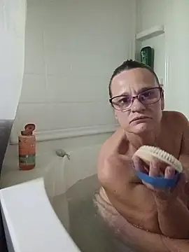 Snapshot of PremiumKitty chatting on October 14, 6:14 am PremiumKitty online show from October 14, 6:14 am