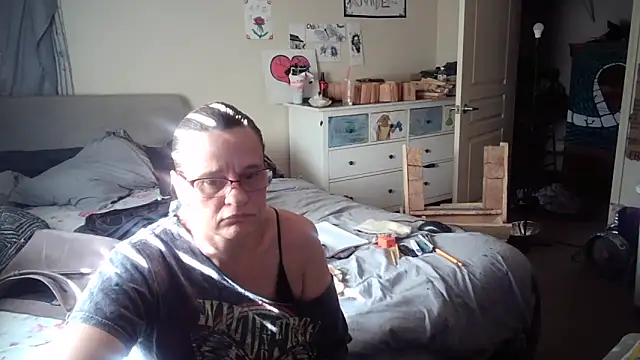 Snapshot of PremiumKitty chatting on February 12, 8:37 pm PremiumKitty online show from February 12, 8:37 pm