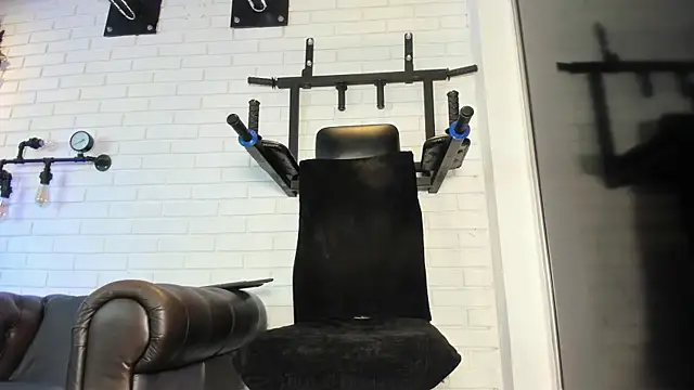 ItaloMoore online show from October 7, 11:29 am