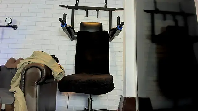 ItaloMoore online show from October 9, 11:30 am