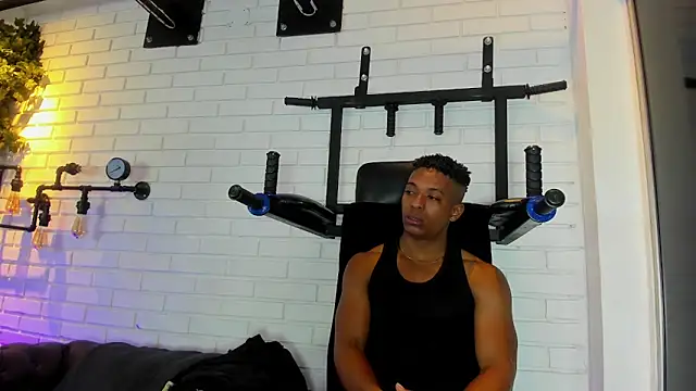 ItaloMoore online show from February 8, 11:13 am