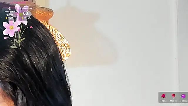 Snapshot of VioletHilton chatting on September 22, 6:32 pm VioletHilton online show from September 22, 6:32 pm