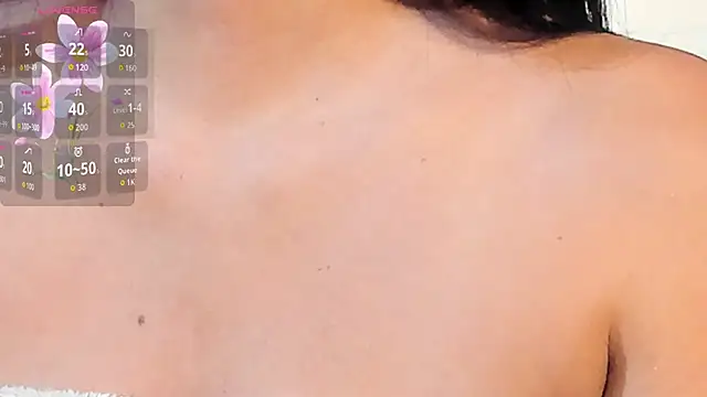 Snapshot of VioletHilton chatting on October 13, 7:03 pm VioletHilton online show from October 13, 7:03 pm