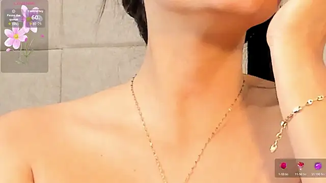 Snapshot of VioletHilton chatting on December 2, 7:31 pm VioletHilton online show from December 2, 7:31 pm