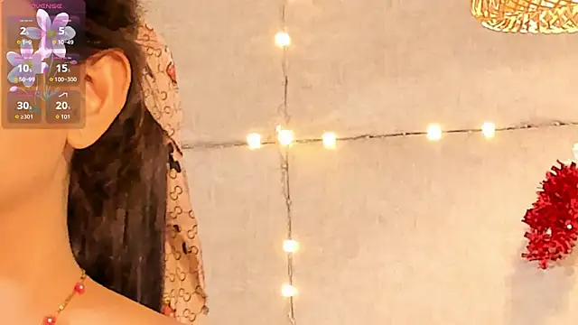 Snapshot of VioletHilton chatting on December 15, 7:29 pm VioletHilton online show from December 15, 7:29 pm