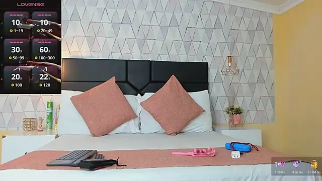 OliviaGarciaa online show from November 14, 9:02 pm