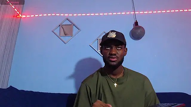 Snapshot of eebony_stallion chatting on May 30, 3:25 am eebony stallion online show from May 30, 3:25 am