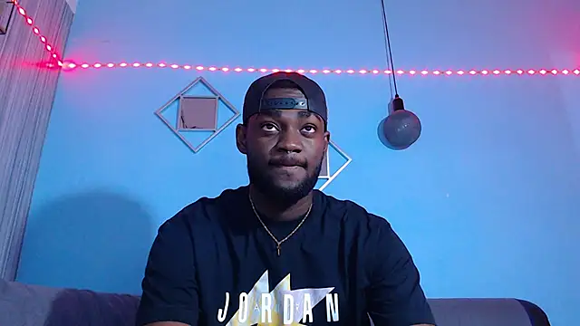 Snapshot of eebony_stallion chatting on June 6, 11:37 am eebony stallion online show from June 6, 11:37 am