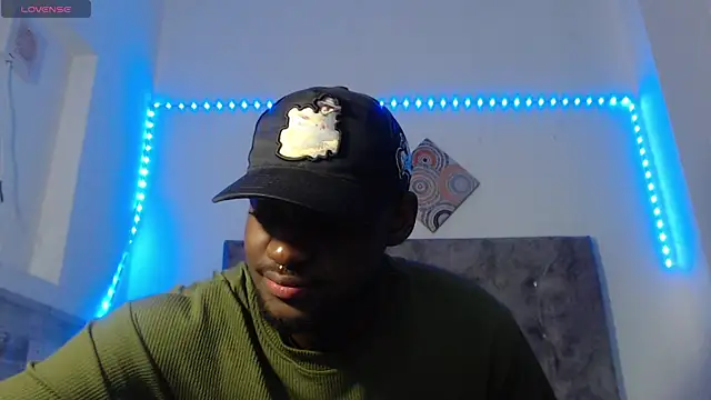 Snapshot of eebony_stallion chatting on June 17, 3:09 am eebony stallion online show from June 17, 3:09 am