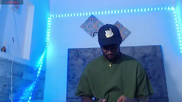 Snapshot of eebony_stallion chatting on June 21, 2:58 am eebony stallion online show from June 21, 2:58 am
