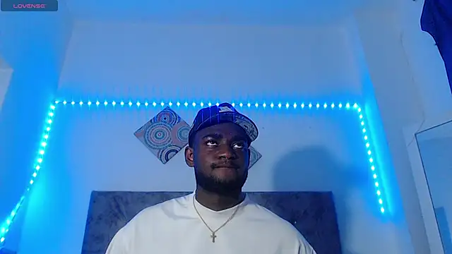 Snapshot of eebony_stallion chatting on June 22, 4:09 am eebony stallion online show from June 22, 4:09 am