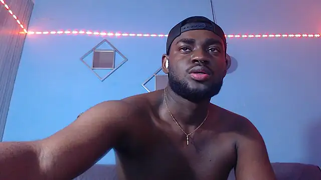 Snapshot of eebony_stallion chatting on July 7, 6:47 am eebony stallion online show from July 7, 6:47 am