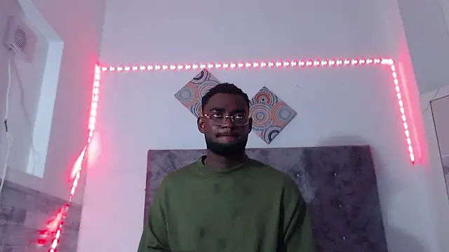Snapshot of eebony_stallion chatting on July 17, 11:28 am eebony stallion online show from July 17, 11:28 am