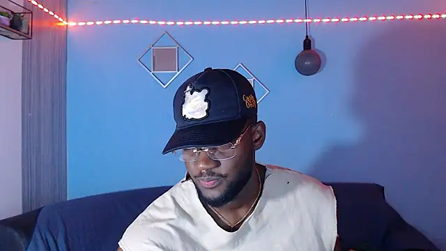 Snapshot of eebony_stallion chatting on July 29, 3:04 am eebony stallion online show from July 29, 3:04 am