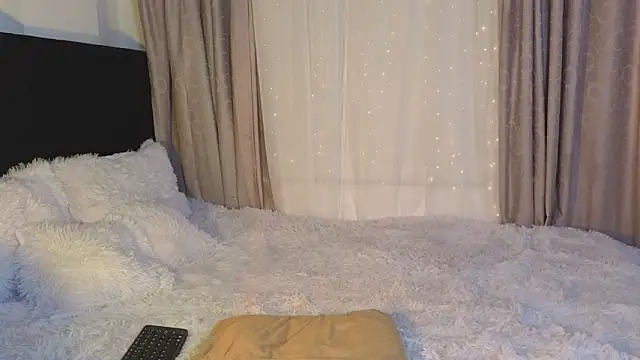 LunaVelvet777 online show from March 6, 6:48 pm