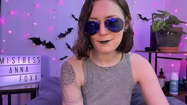 mistressannafoxx online show from November 11, 6:19 pm