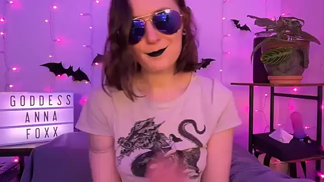 mistressannafoxx online show from December 4, 9:45 pm