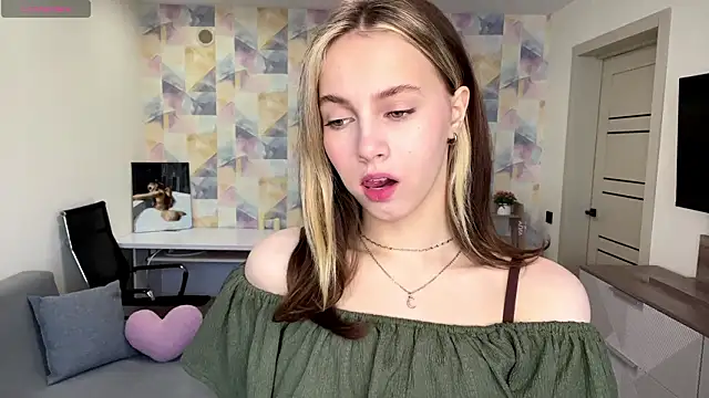 NylaNadler online show from February 23, 6:11 am