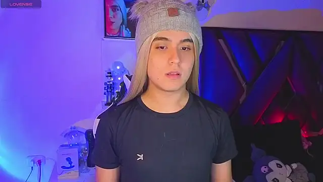 derek greyy  online show from November 10, 10:53 pm