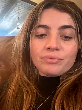 Snapshot of M1l3yD3w chatting on November 15, 11:10 pm M1l3yD3w online show from November 15, 11:10 pm