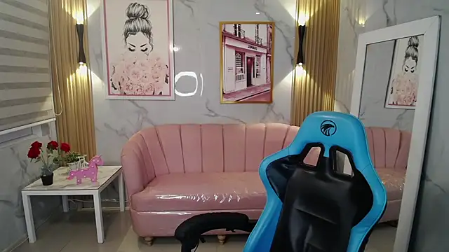 Snapshot of Jade_Jones_a chatting on October 15, 4:01 am Jade Jones a online show from October 15, 4:01 am