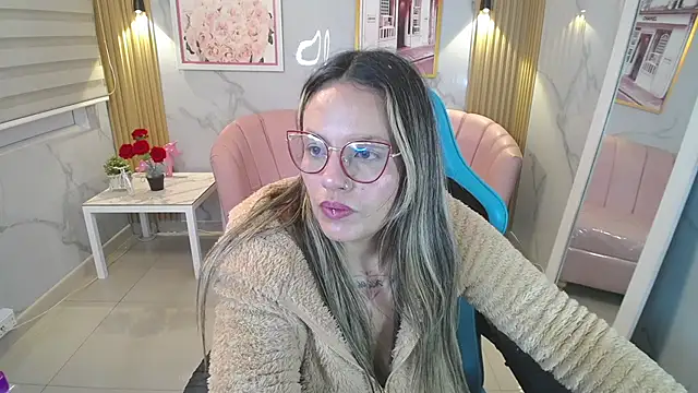 Jade Jones a online show from November 22, 3:55 pm