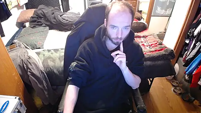 Snapshot of womenhateme69 chatting on November 22, 5:28 am womenhateme69 online show from November 22, 5:28 am