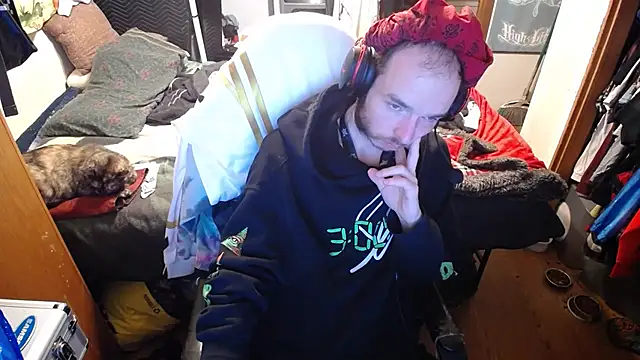 Snapshot of womenhateme69 chatting on November 29, 6:49 am womenhateme69 online show from November 29, 6:49 am