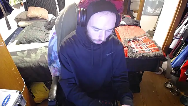 Snapshot of womenhateme69 chatting on December 5, 2:25 pm womenhateme69 online show from December 5, 2:25 pm