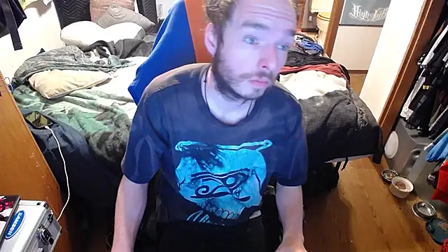 Snapshot of womenhateme69 chatting on December 20, 2:40 am womenhateme69 online show from December 20, 2:40 am